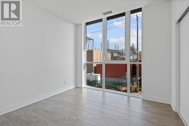 Building Photo - 286 Main St