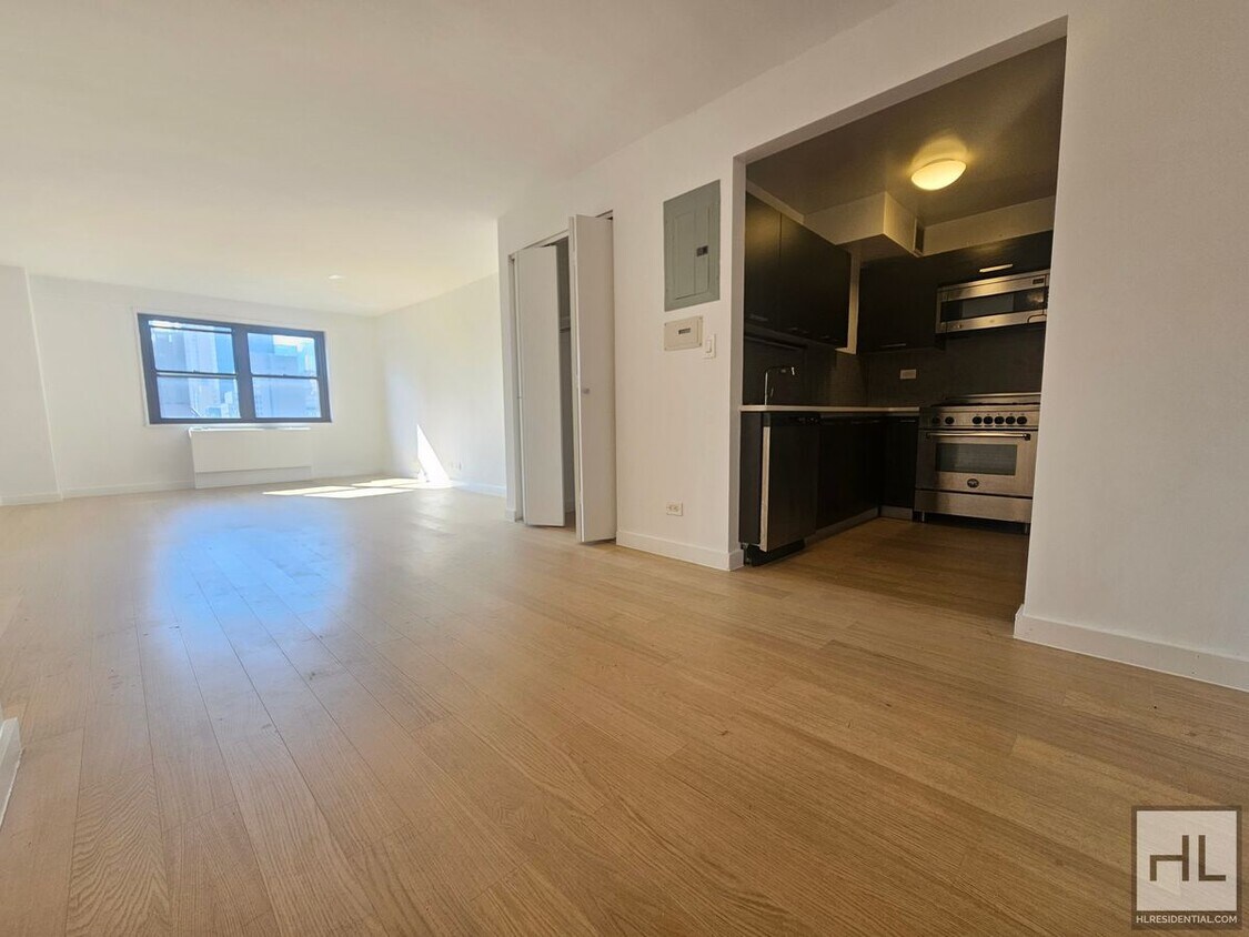 Primary Photo - East 39th Street
