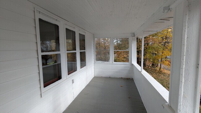 Foto del edificio - A charming 3-bedroom, 1.5-bathroom home located in the vibrant city of Akron