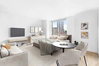 Building Photo - 70 W 37th St