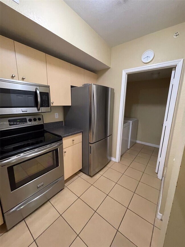 Foto del edificio - 2582 Centergate Dr