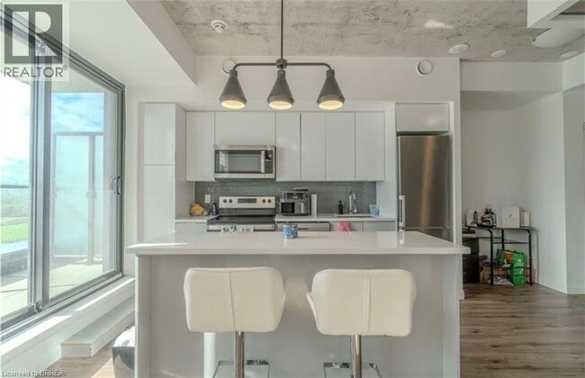 Building Photo - 7 Erie Ave