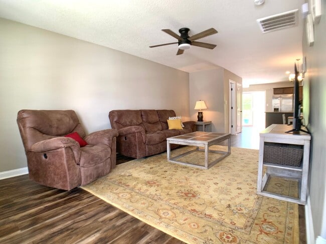 Building Photo - 364 Sam Houston Cir