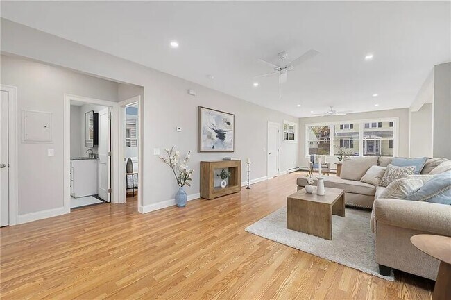 Foto del edificio - 146 Evergreen St