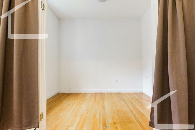 Building Photo - No brokers Fee, No Security Deposit, Fully...