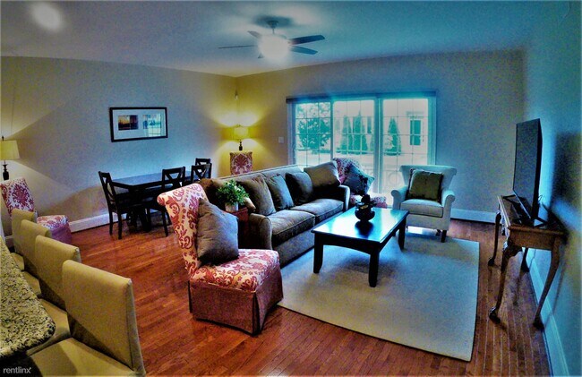 Building Photo - 3 br, 3.5 bath Condo - 18833 Bethpage Drive