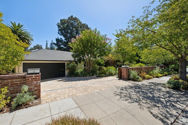 Foto del edificio - Beautiful Ranch Home with Bonus Room & Detached ADU | Minutes to Downtown