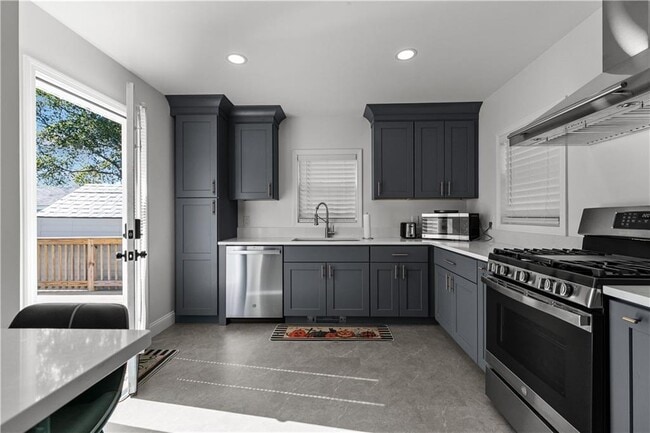 Building Photo - 12 Philips St