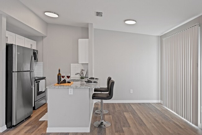 Interior Photo - 860 East