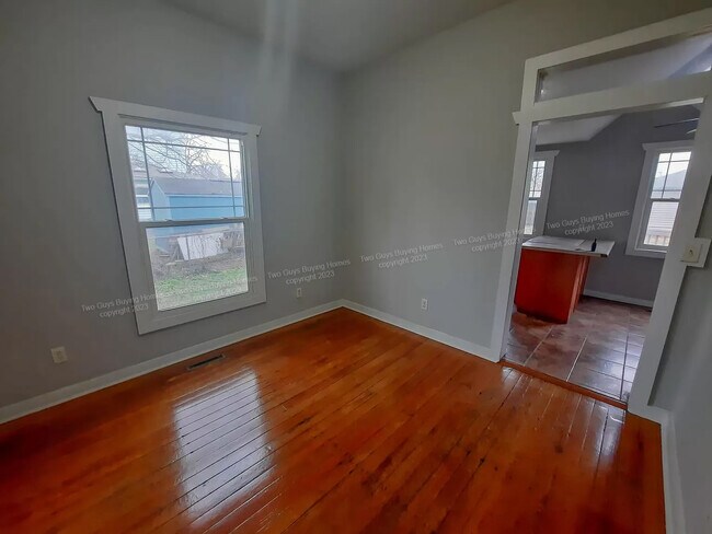 Building Photo - 1310 W Florida St
