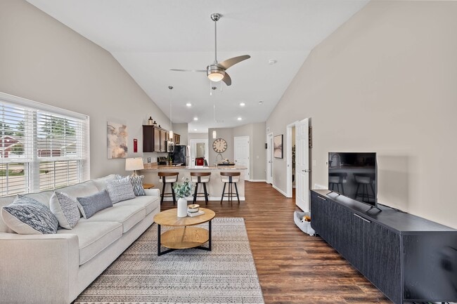 Building Photo - Redwood Grove City