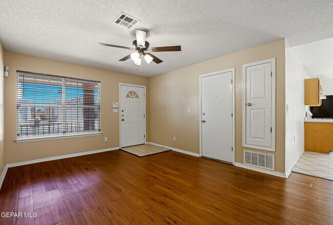 Foto del edificio - 12504 Jon Evans Dr