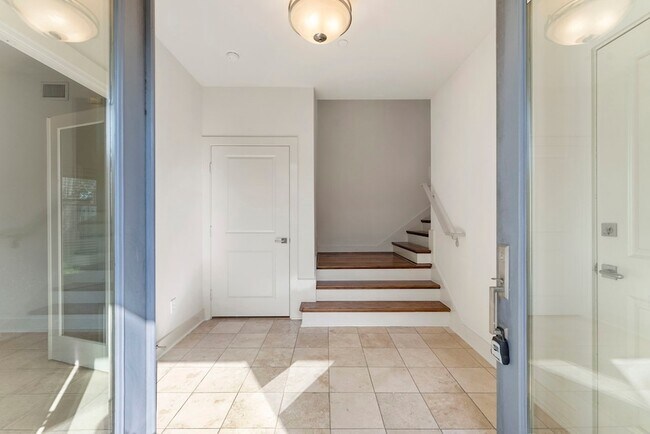 Building Photo - 1616 Edwards St