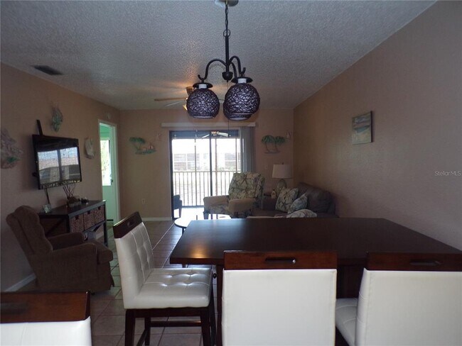 Building Photo - 4016 Oakview Dr