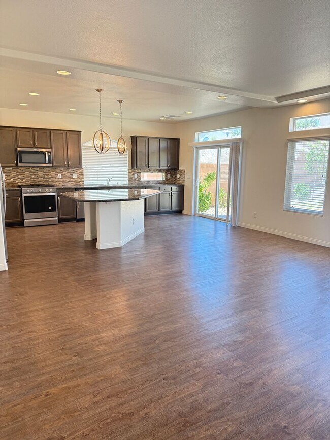 Foto del edificio - Brand New Home For Lease! Southern Highlan...