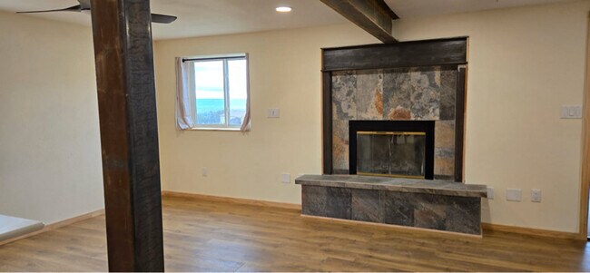 Foto del edificio - 18487 Surface Creek Rd