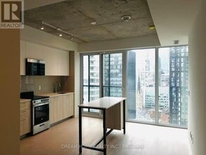 Building Photo - 65 Mutual St