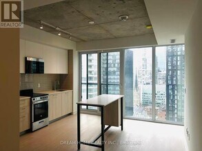 Building Photo - 65 Mutual St