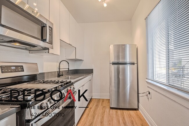 Building Photo - 1017 S Kingsley Dr