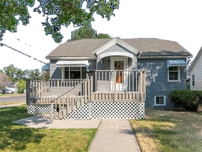 Building Photo - 445 Howard Ave