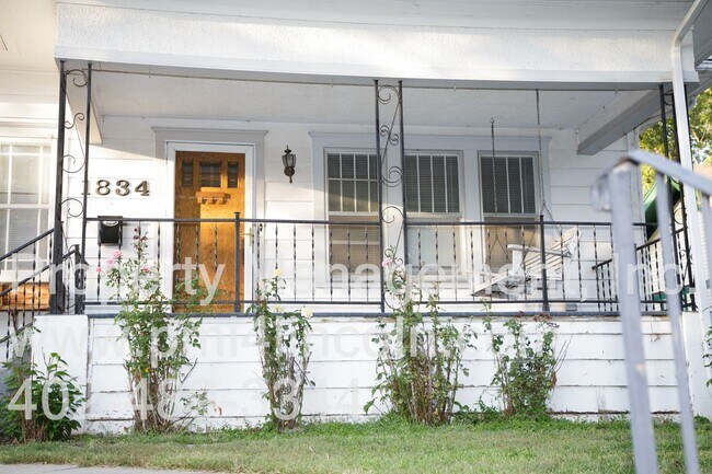 Building Photo - 3 Bedroom and 2 bathroom House Short Term ...