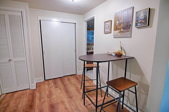 Building Photo - 132 Claremont Rd