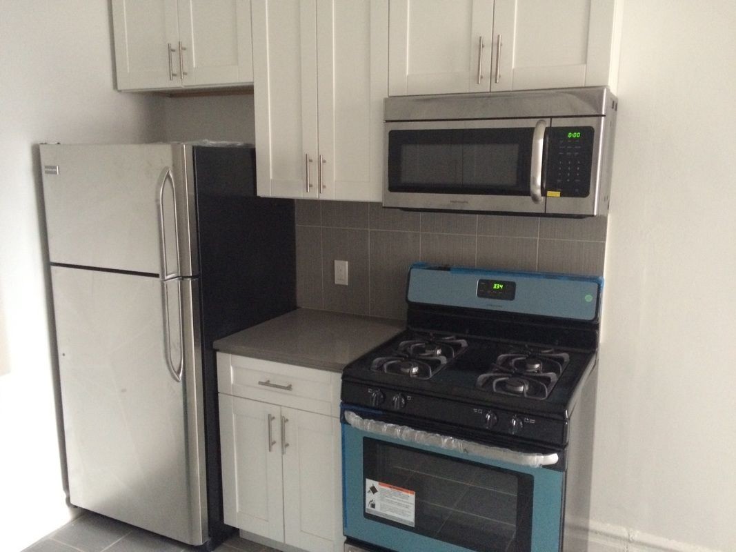 Primary Photo - 1350 E 5th St