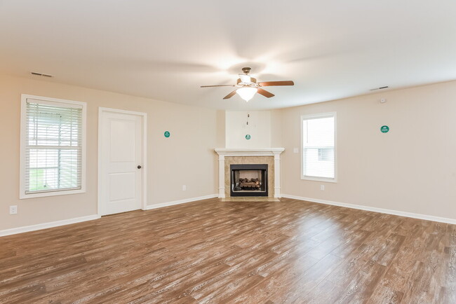 Building Photo - 49 Trl Pt Cir