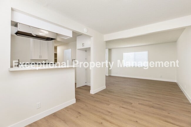 Building Photo - Ready to move in 2 bedroom 1 bath home