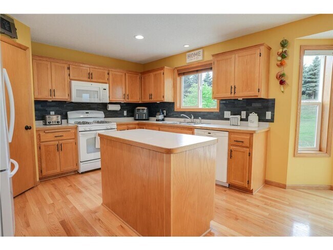 Building Photo - 2505 Schneider Ct