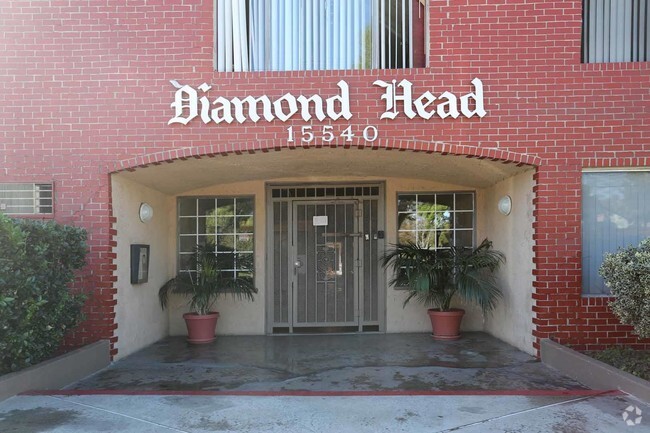 Building - Diamond Head Apartments