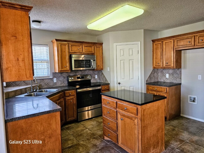 Building Photo - 9804 Ironton Ave