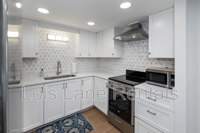 Foto del edificio - 14 Lockwood Dr