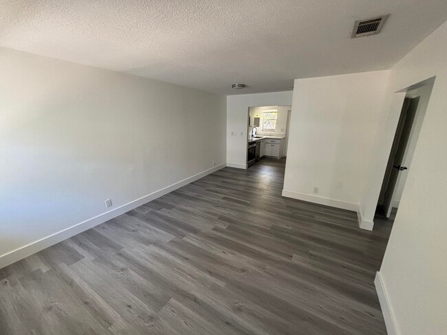 Foto del edificio - 880 SE 12th St