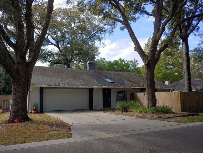 Building Photo - BEAUTIFUL 3/2 in Fairfield Manor!