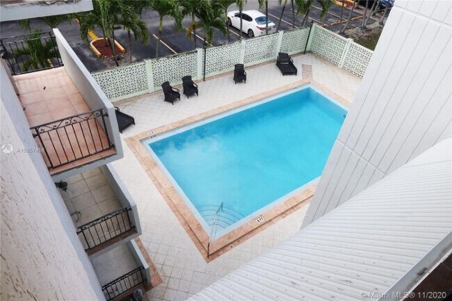 Foto del edificio - 495 NW 72nd Ave