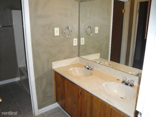 Building Photo - 2 br, 2 bath Apartment - 9017 Parkfield Dr