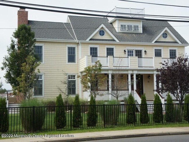 Building Photo - 18 Riverdale Ave