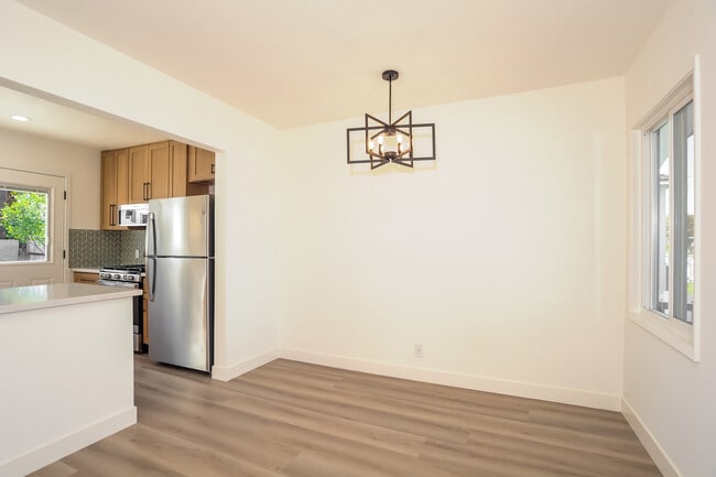 Building Photo - 5826 Jamieson Ave