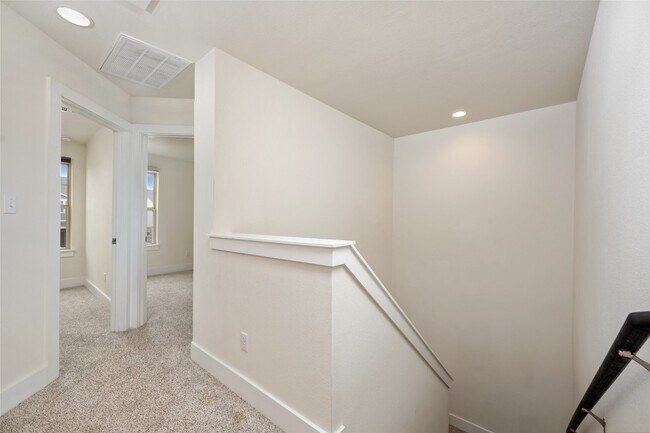 Building Photo - 533 White Steppe Way