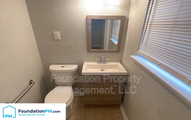 Building Photo - 3747 Hillridge St
