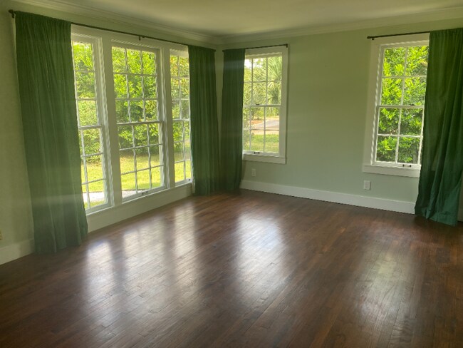 Foto del edificio - 437 Bunkers Cove Rd