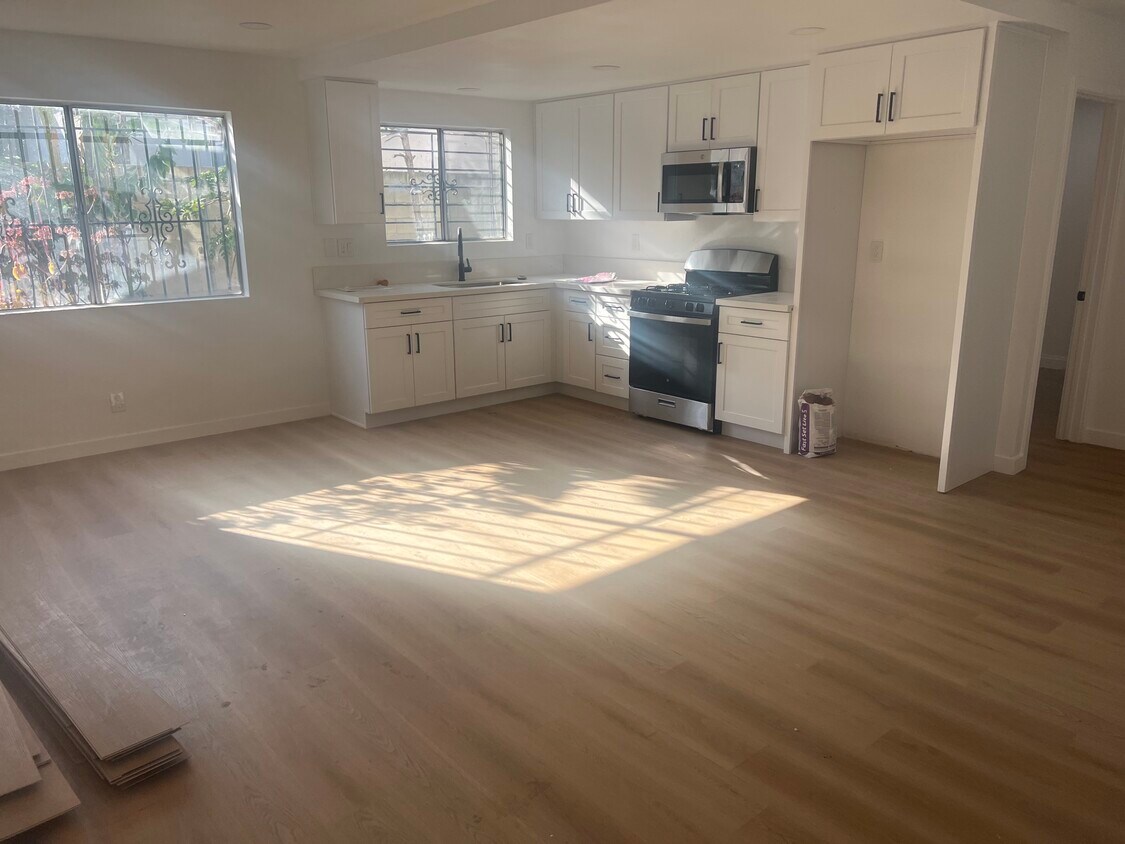 Primary Photo - 1141 N Berendo St