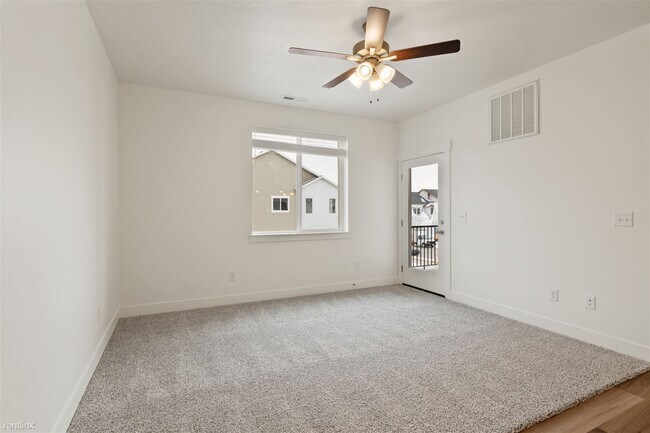 Foto del edificio - 3 br, 2 bath Condo - 3375 w 2010 n