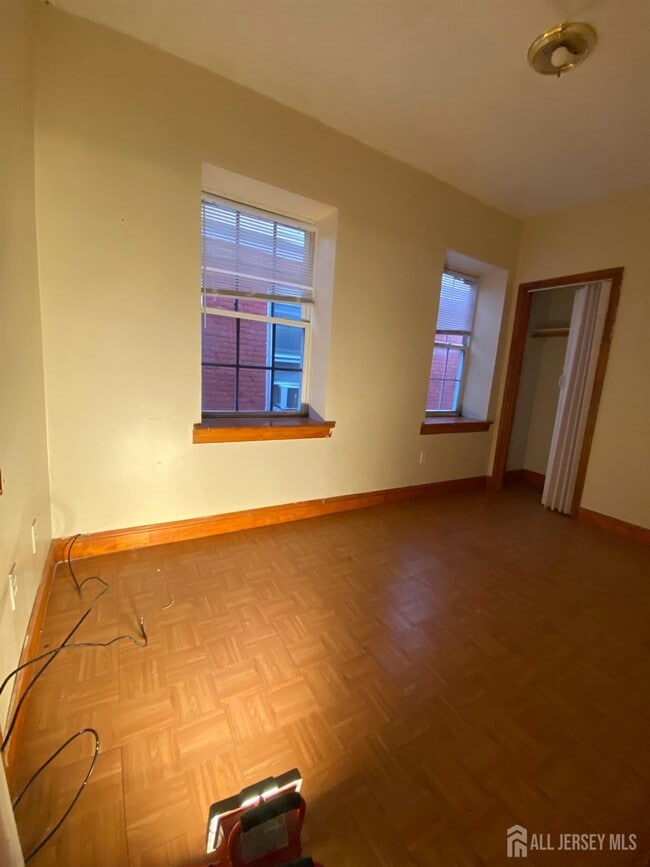 Foto del edificio - 98 Catalpa Ave