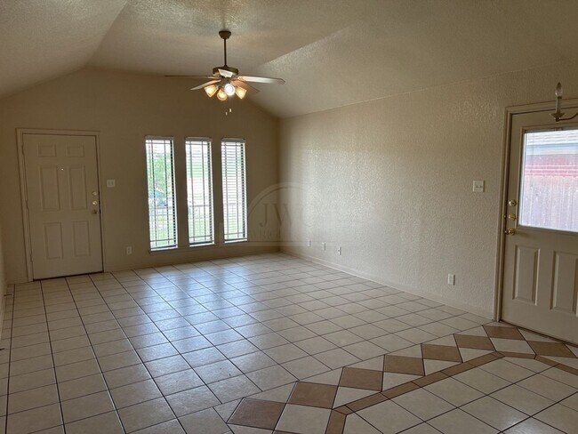 Foto del edificio - 4704 Pennington Ave