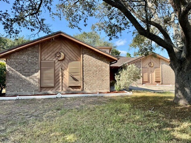 Building Photo - 5909 Golden Canyon Dr