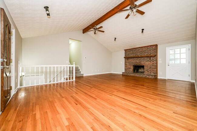 Building Photo - 35 Knights Cir