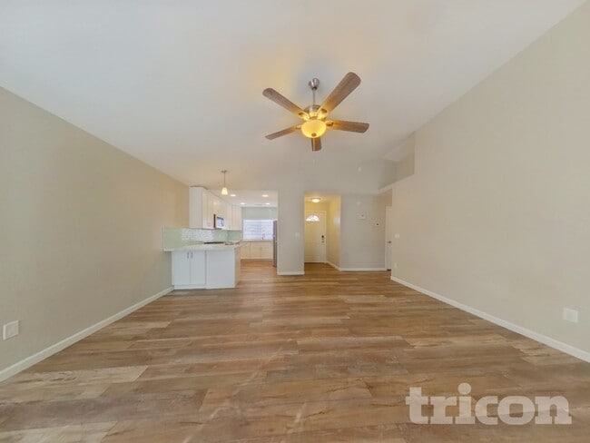 Building Photo - 857 E Saragosa St