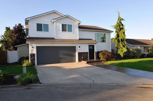 Foto del edificio - Montrose Community 4 bed 2 bath with 2nd l...